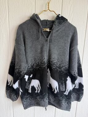 Earth Ragz Wool Wolf Sweater Medium Hooded Zip Jacket Ecuador Gray Black